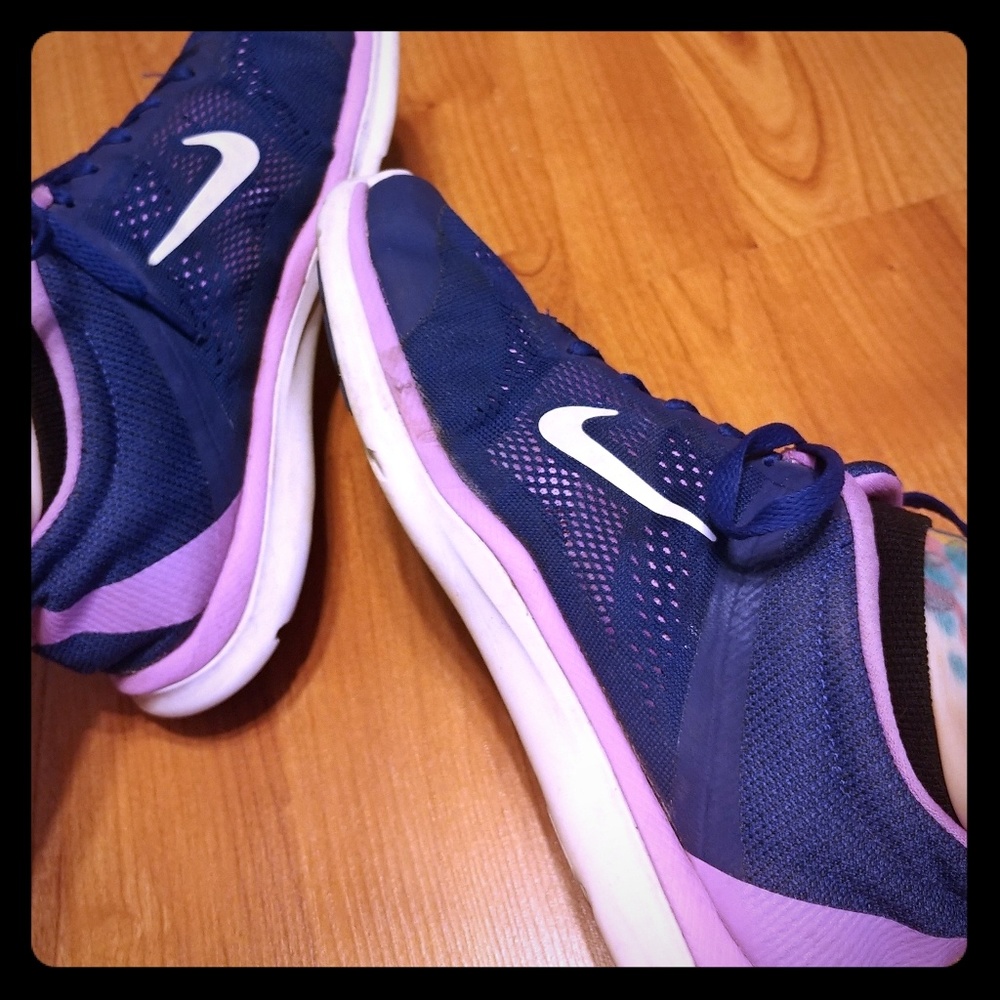 Tennis shoes.
